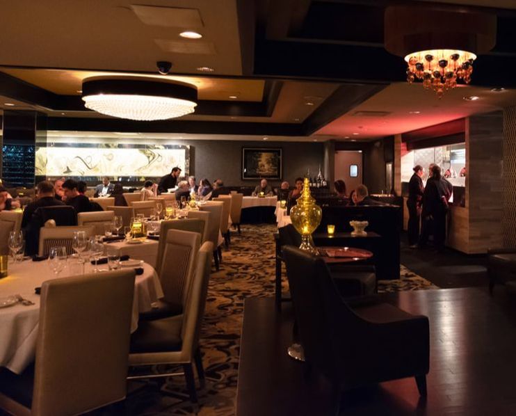 Dining Room at Morton's The Steakhouse in Baltimore