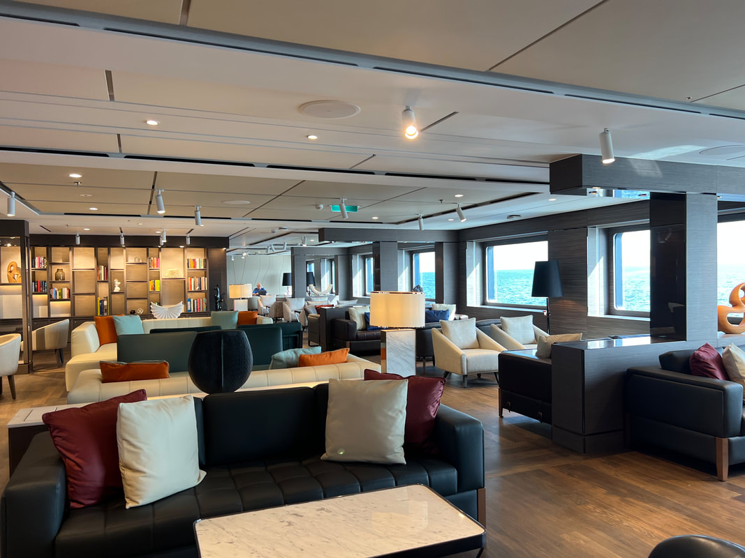 Evrima Ritz-Carlton Yacht Lounge